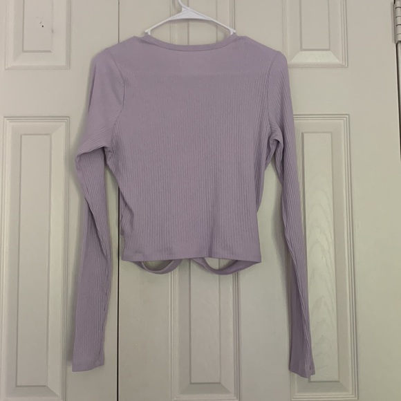 Light purple top with cutout detailing - Picture 2 of 3
